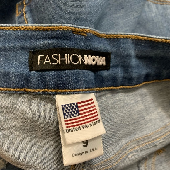 Fashion Nova - medium wash jeans - stretch - Picture 3 of 3